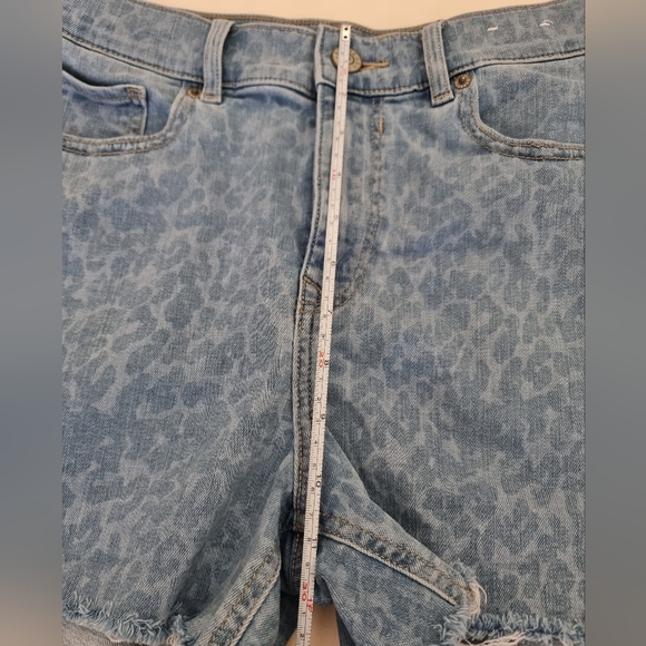 Express Blue Leopard Print Denim Cut Off Shorts - Size 2 - Stylish and Trendy - Picture 6 of 7